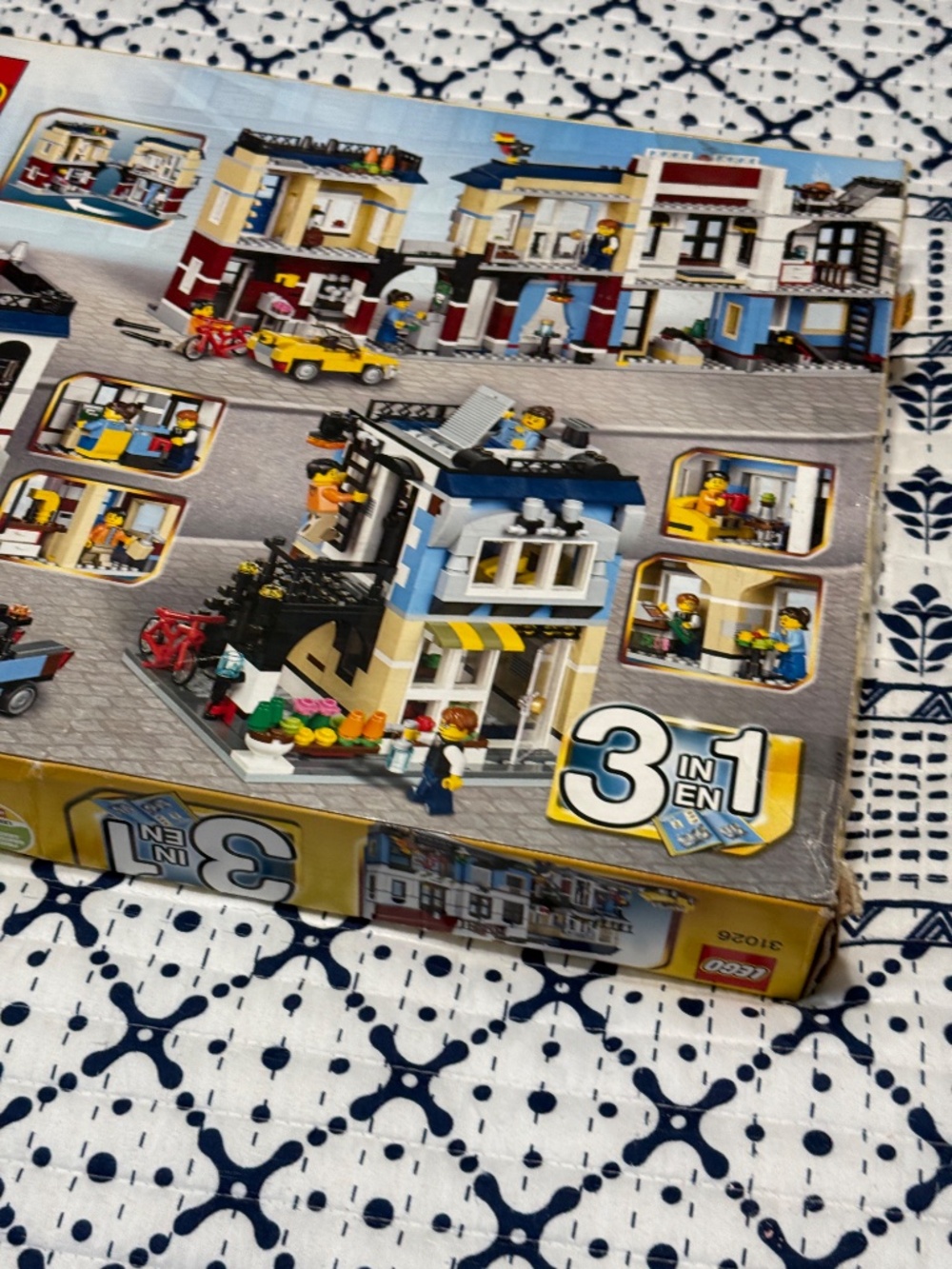 LEGO Creator 3-in-1 Bike Shop & Café (Set 31026) - Picture 5 of 6